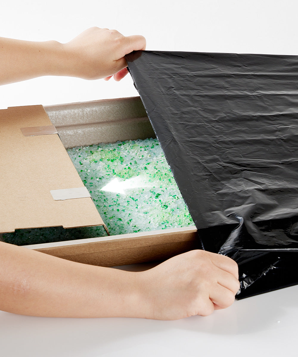 Disposable crystal litter tray with 3-step replacement process — pack