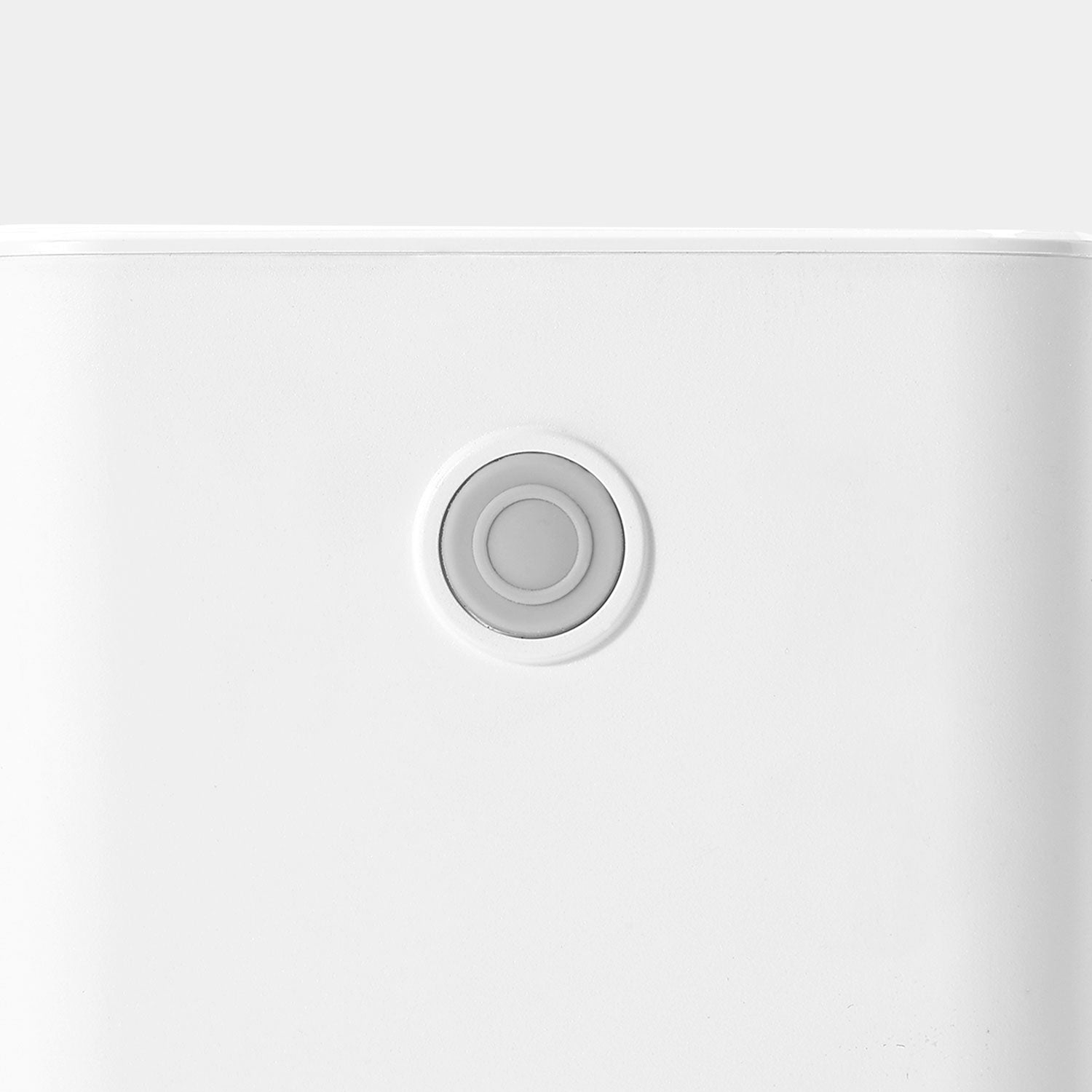 EverSweet Max pet water fountain with a manual power button for simple and direct operation