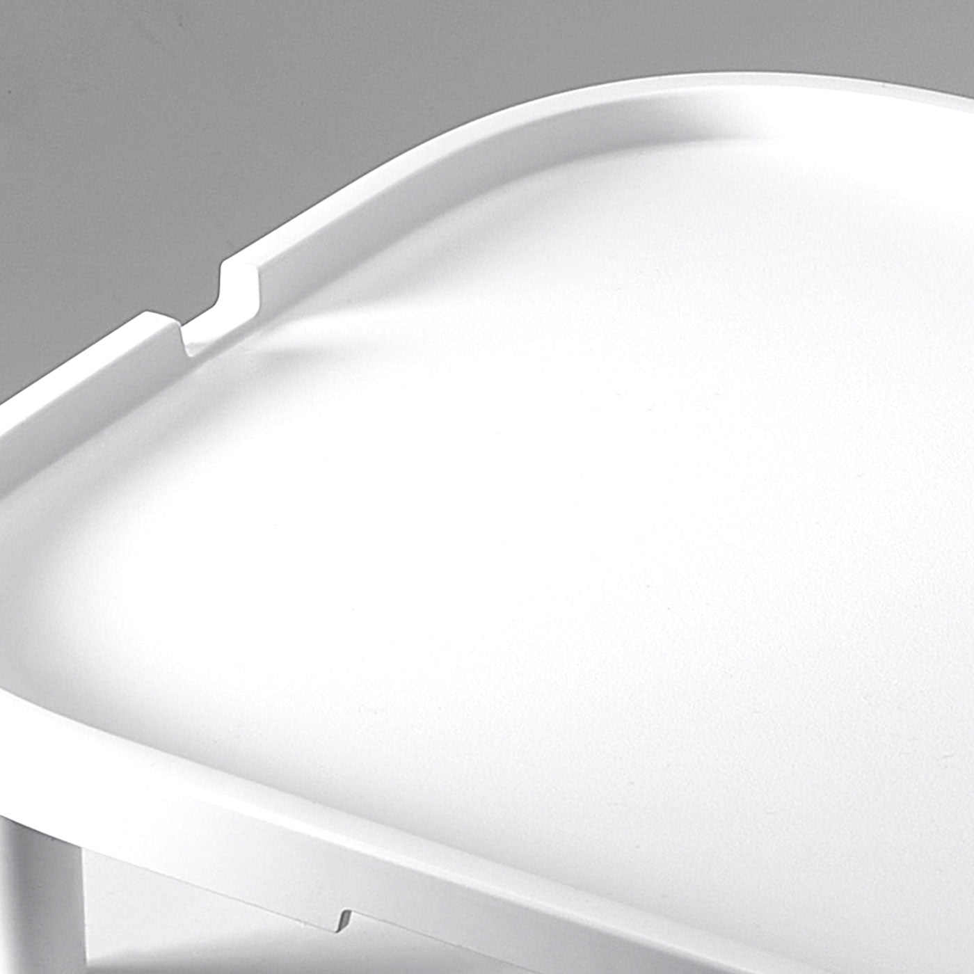 PETKIT Raised Stand includes a convenient notch that allows power cables to pass neatly for organized cable management