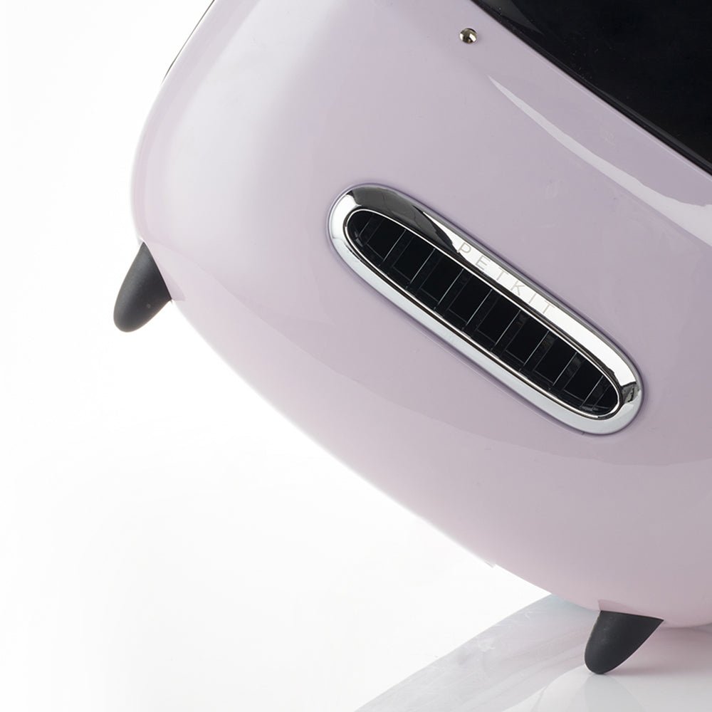 Breezy 2 Cat Carrier air outlet detail showing optimized airflow direction for efficient ventilation and pet comfort