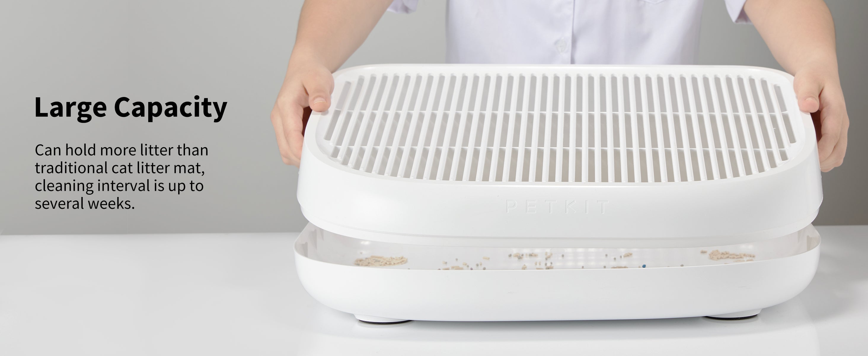 Cat Litter Ramp with large internal capacity to hold more litter and reduce cleaning frequency