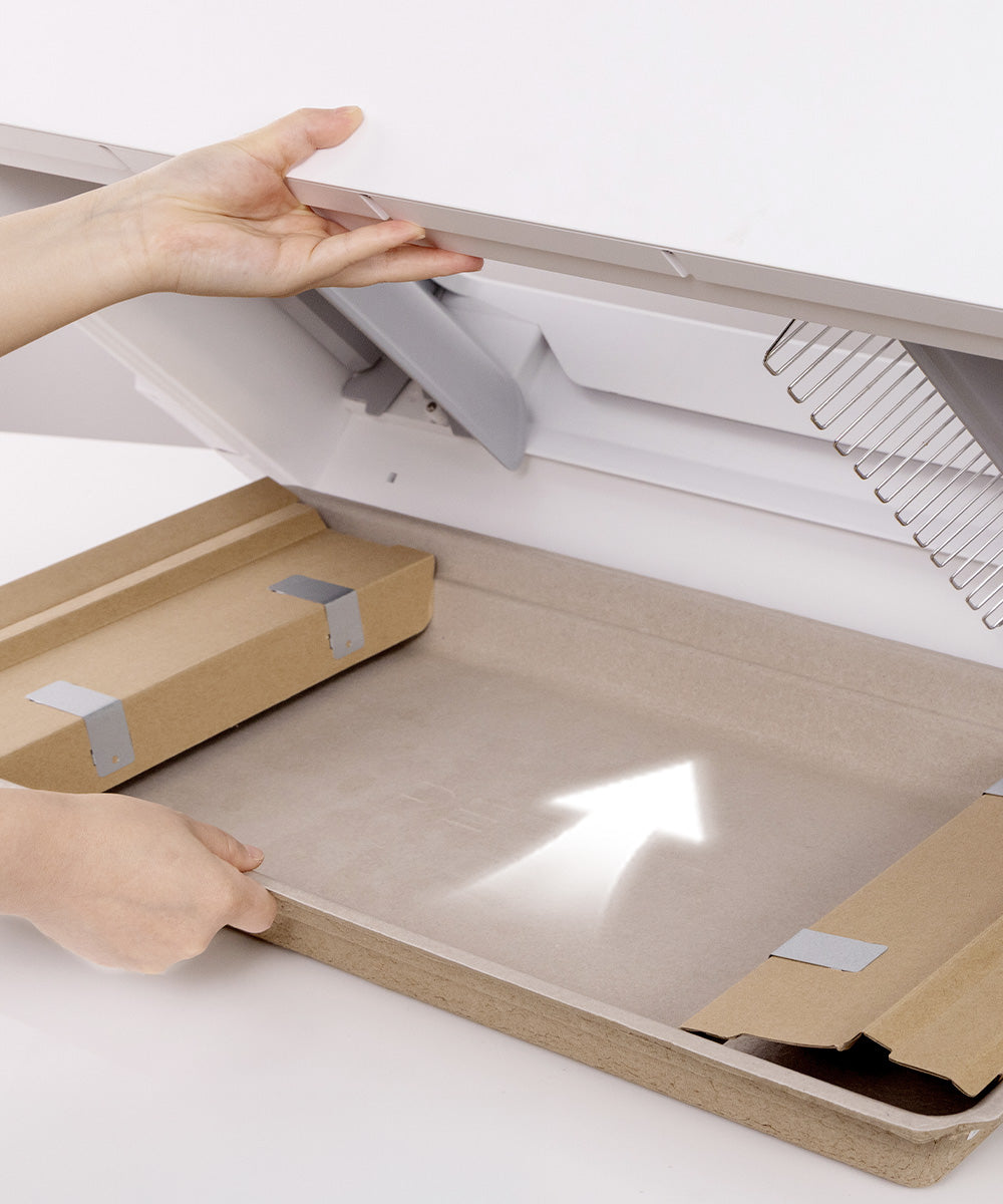 Disposable crystal litter tray with 3-step replacement process —  install a new one