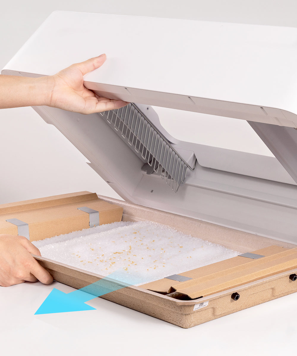 Disposable litter tray with 3-step replacement process — remove