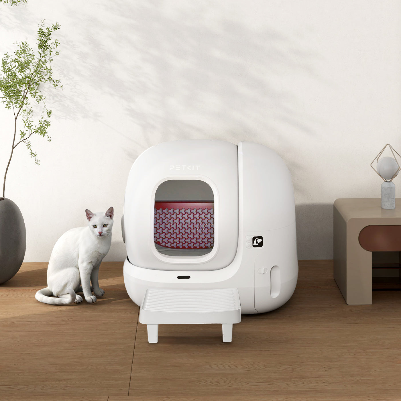 Easy-Step Pedal compatible with PuraMax Automatic Litter Box, helping cats enter and exit comfortably.