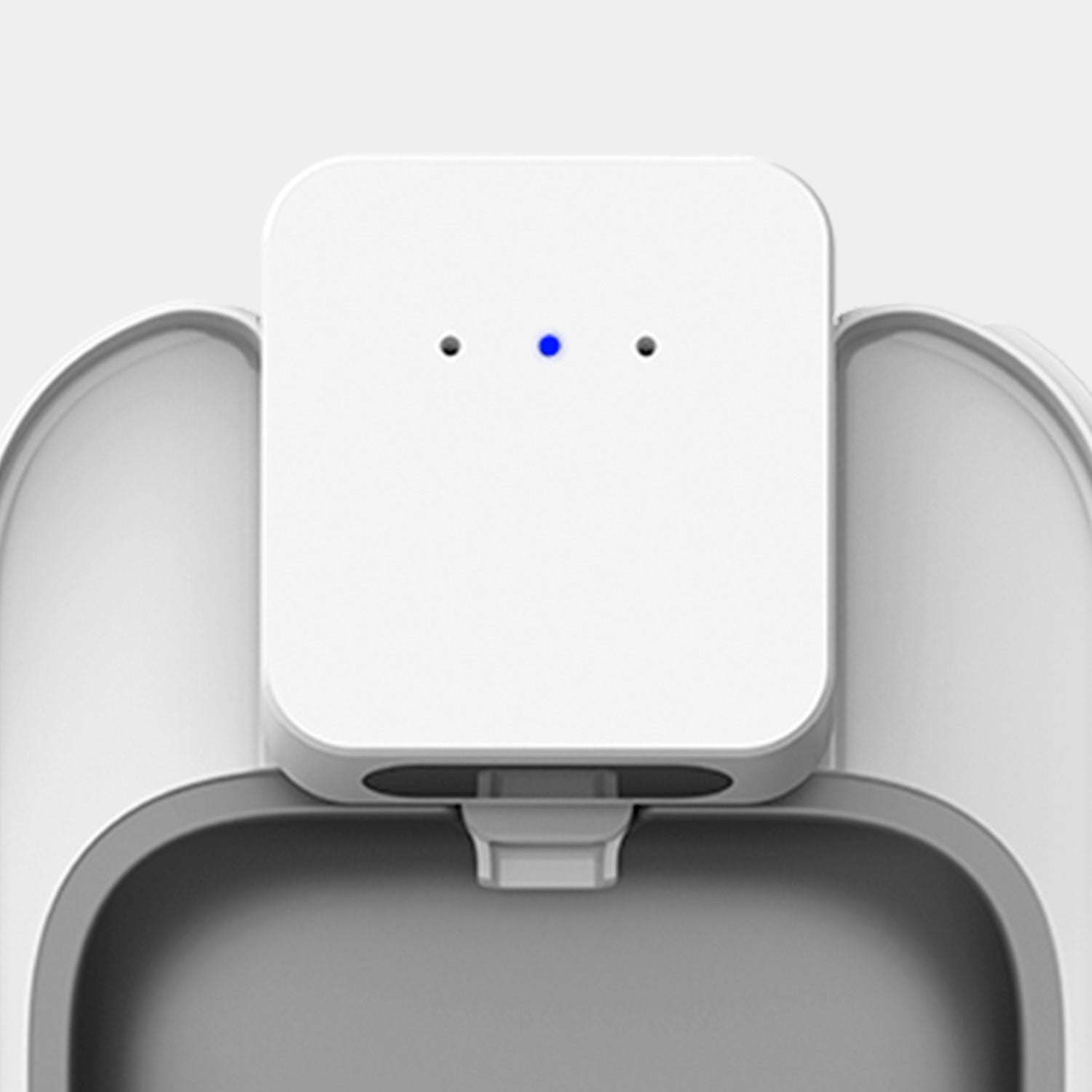 EverSweet Max pet water fountain with clear indicator lights showing device and operating status at a glance